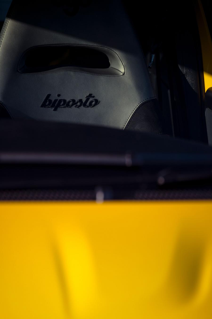 Детали интерьера Abarth 695 Biposto Record (312) 2015 года  (UK) (фото 4 из 31)